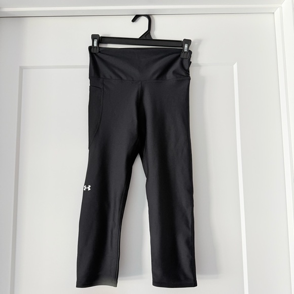 Under Armour Pants - NWT- Under Armour Heatgear Women’s High Rise Capri Compression Leggings Sz Small